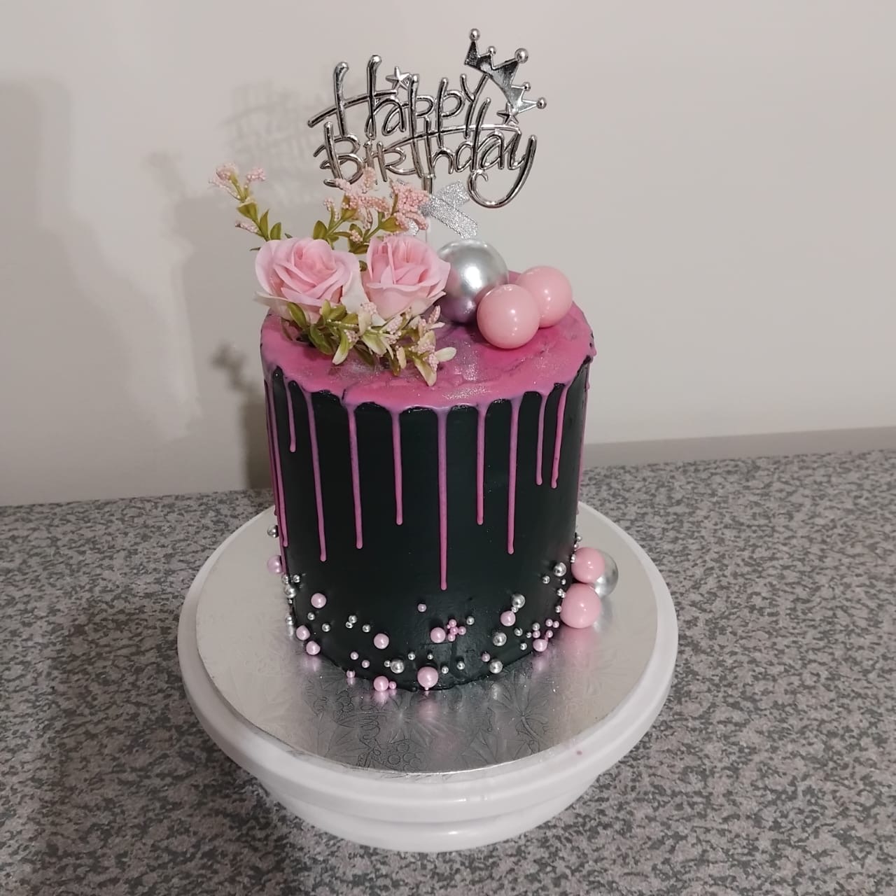 Black & Pink Drip Cake — MN-007